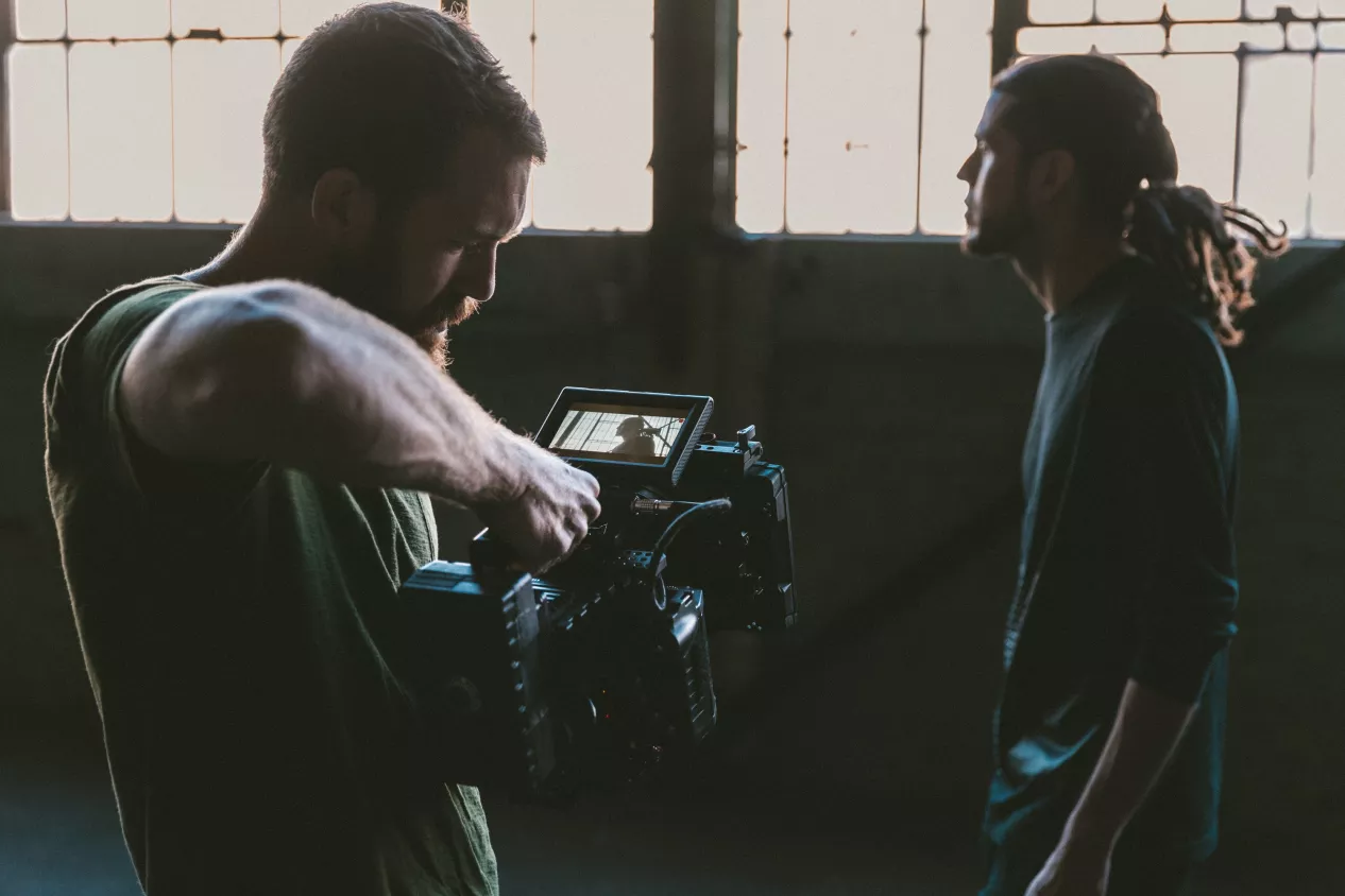 Male film filmmaking with a video camera